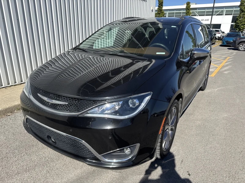 2017 CHRYSLER PACIFICA used and pre-owned for sales near Repentigny and Montréal